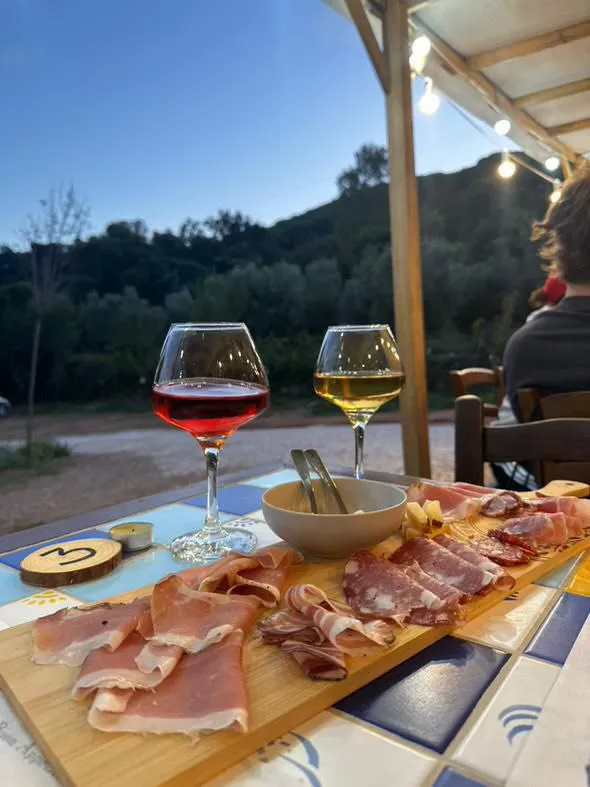 Apericena con Tagliere - Sapori Autentici dell'Elba - Image 1